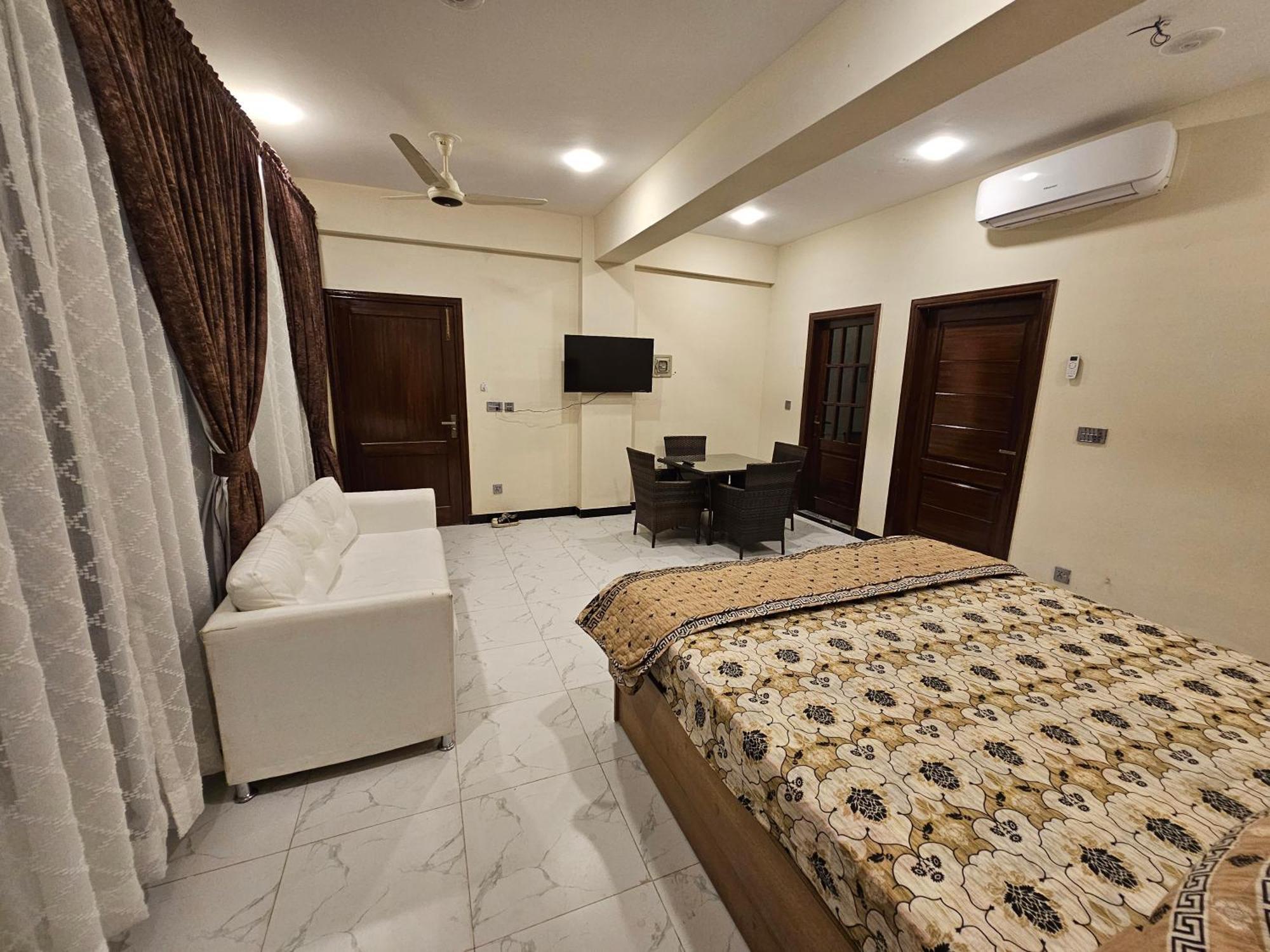 Motorway Majesty Suites Islamabad - Near Islamabad International Airport And Motorway Pokoj fotografie
